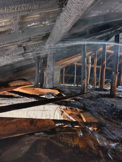 Van&rsquo;da &ccedil;atı yangını
