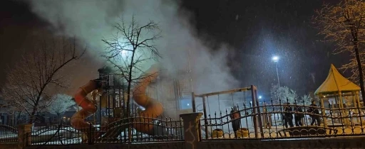 Van&rsquo;da &ccedil;ocuk parkını yaktılar
