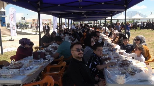 Van&rsquo;da &rsquo;D&uuml;nya Kahvaltı G&uuml;n&uuml;&rsquo; renkli g&ouml;r&uuml;nt&uuml;lerle kutlandı
