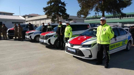 Van&rsquo;da emniyet b&uuml;nyesine alınan yeni ara&ccedil;lar t&ouml;renle teslim edildi
