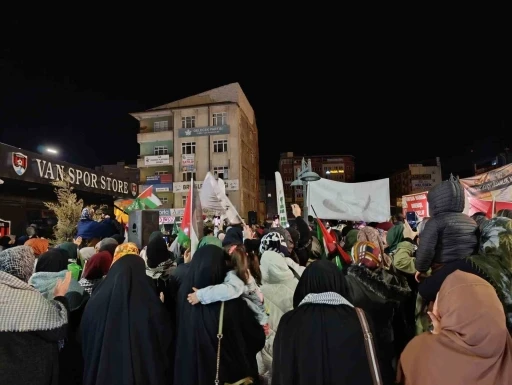 Van’da Gazze için tekbir sesleri yükseldi
