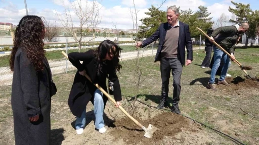 Van&rsquo;da geleceğin diplomatları toprakla bağ kurdu
