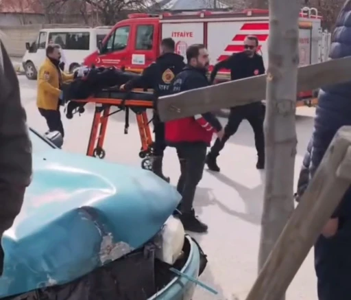 Van&rsquo;da iki otomobil &ccedil;arpıştı: 5 yaralı
