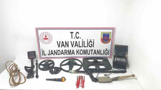 Van&rsquo;da ka&ccedil;ak kazı yapan 3 kişi yakalandı

