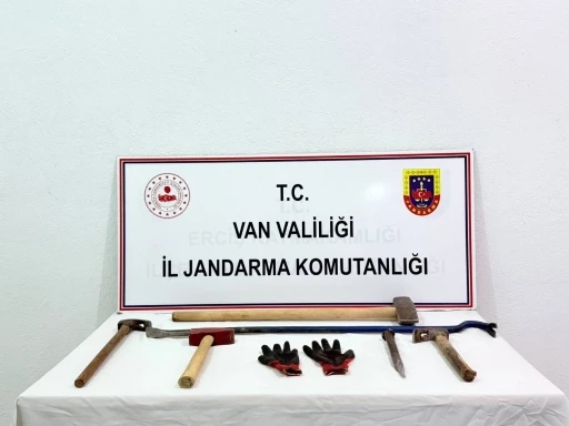 Van’da kaçak kazı yapan 3 kişi yakalandı
