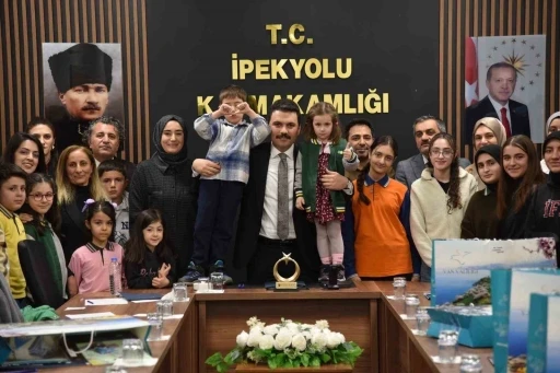 Van&rsquo;da kitap okuma yarışmasında dereceye girenler &ouml;d&uuml;llendirildi
