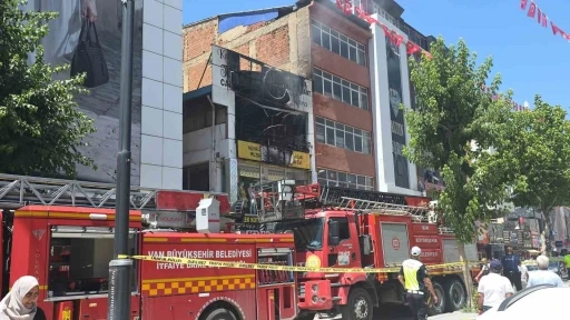 Van&rsquo;da korkutan iş yeri yangını
