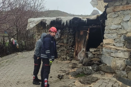 Van&rsquo;da k&uuml;mes ve tandır olarak kullanılan yapı &ccedil;&ouml;kt&uuml;
