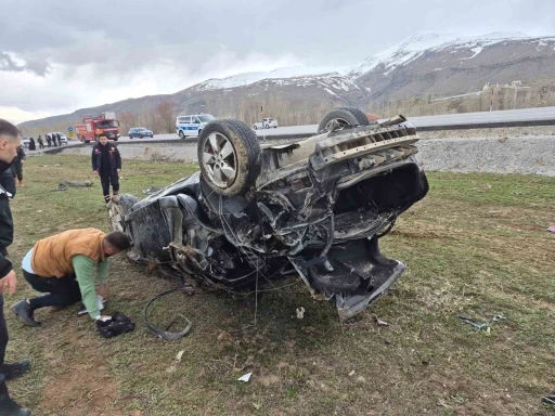 Van&rsquo;da Muradiye-&Ccedil;aldıran yolunda kaza: 1 &ouml;l&uuml;, 2 yaralı
