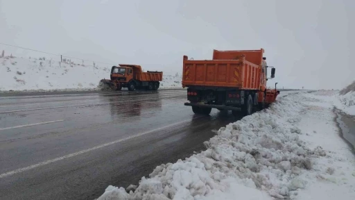 Van’da nisan karı ulaşımı olumsuz etkiliyor
