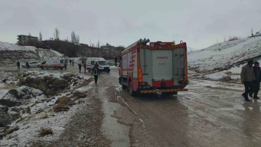 Van&rsquo;da otomobil dereye u&ccedil;tu: 3 yaralı
