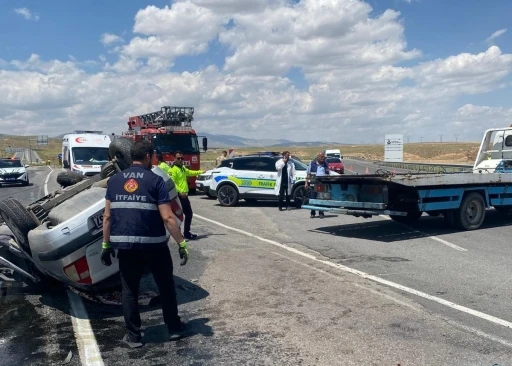 Van’da otomobil takla attı: 1 ölü, 3 yaralı

