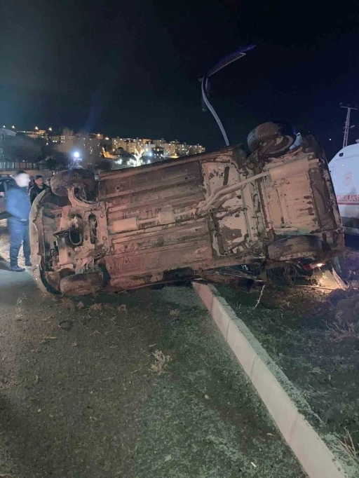 Van&rsquo;da otomobil takla attı: 2 yaralı
