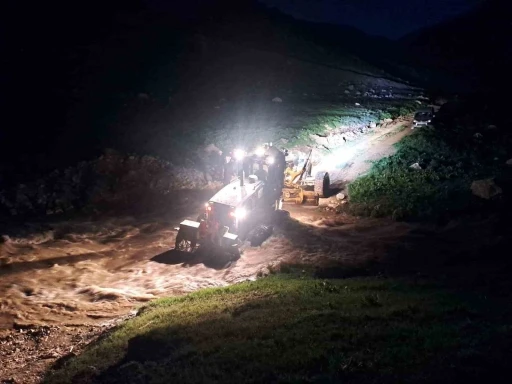 Van’da pancar toplamaya giden vatandaşlar su seviyesi yükselince mahsur kaldı
