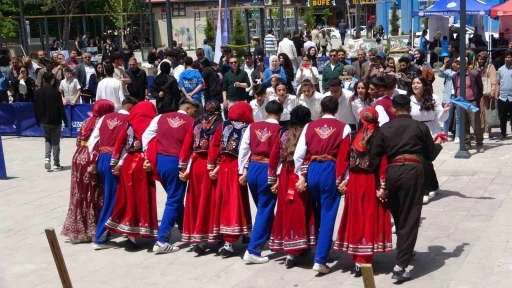 Van’da &quot;Gençlik Spor Festivalleri&quot; başladı

