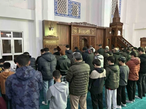 Van&rsquo;da Ramazan ayının ilk teravih namazı kılındı
