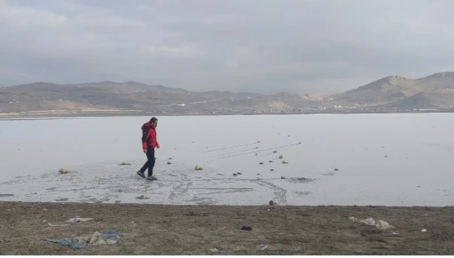 Van&rsquo;da Sibirya soğukları: Sıhke G&ouml;leti&rsquo;nin y&uuml;zeyi buz tuttu
