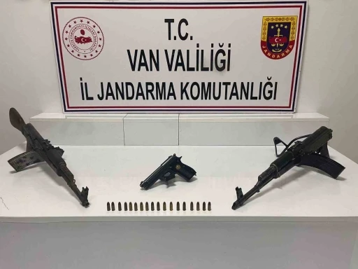 Van’da silah kaçakçılarına operasyon
