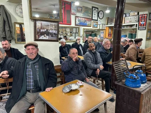 Van&rsquo;da soba başında 83 yıllık &ccedil;ay geleneği
