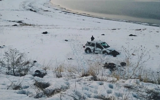 Van’da takla atan kamyonetteki 3 kişi yaralandı
