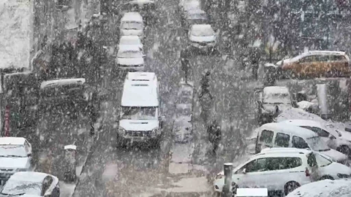 Van&rsquo;da yoğun kar yağışı etkili oldu
