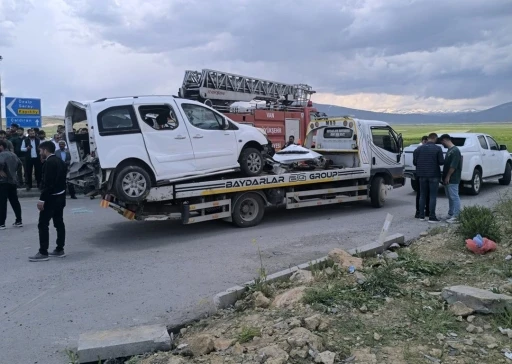 Van&rsquo;daki feci kaza: Aynı aileden 4 can kaybı
