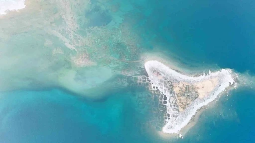 Van Gölü’ndeki Ağak Adası, arkeolojik sit alanı olarak tescillendi
