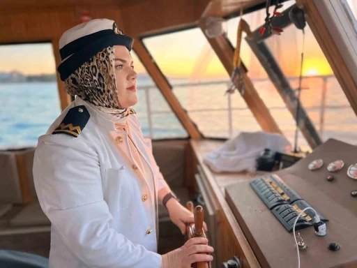 Van G&ouml;l&uuml;&rsquo;n&uuml;n ilk kadın kaptanı: D&uuml;men artık ona emanet
