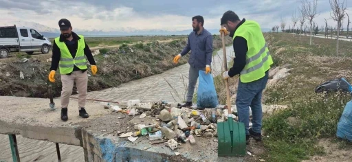 Van G&ouml;l&uuml;&rsquo;n&uuml;n sessiz kahramanları i&ccedil;in yol temizliği
