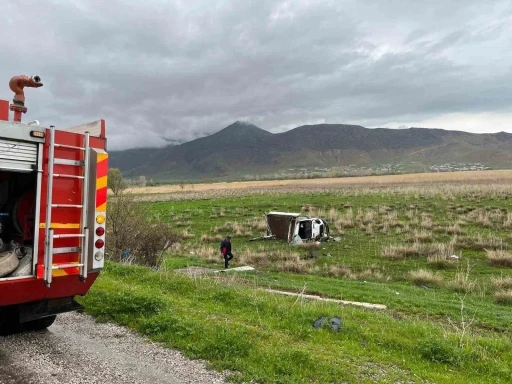 Van&rsquo;ın Gevaş il&ccedil;esinde trafik kazası: 2 yaralı
