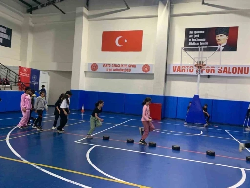 Varto’da açılan atletizm kursunda geleceğin sporcuları yetişiyor

