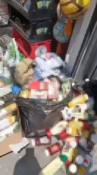 Vatandaş şikayet etti, marketten binlerce tarihi geçmiş ürün çıktı
