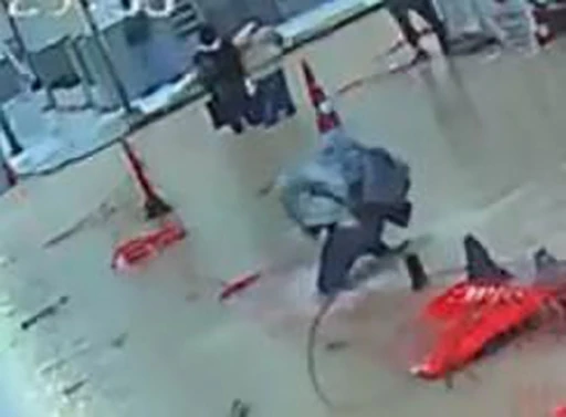 Vatandaş su dolu &ccedil;ukura d&uuml;şm&uuml;şt&uuml;; sorumlu şirkete 100 bin TL ceza
