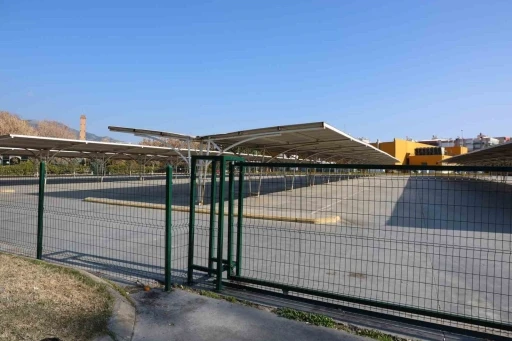 Vatandaşın &uuml;cretsiz kullandığı otopark kapatıldı
