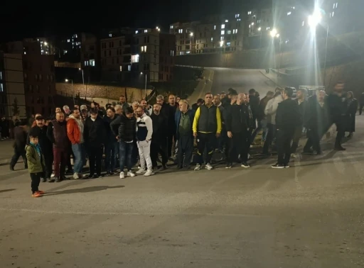 Vatandaşlar deprem konutları çevresinde güvenlik tedbirlerinin artırılmasını istedi
