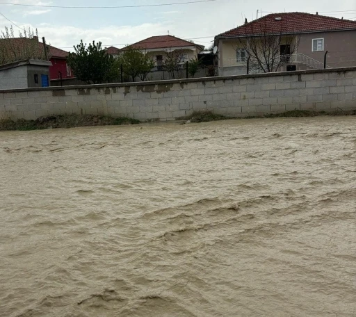 Vatandaşlar yağmur duasına çıktı, Kulu’da sel oldu
