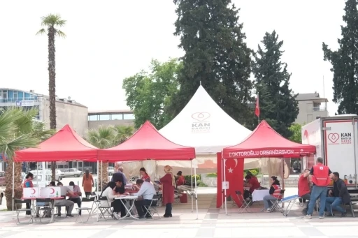 Vatandaşlardan Kızılay&rsquo;ın kan bağışı kampanyasına destek
