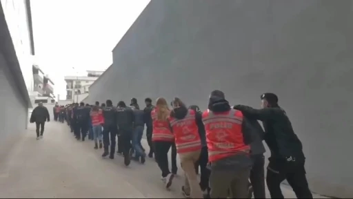 Vatandaşları 387 milyon dolandıran suç örgütü üyesi 22 kişi tutuklandı
