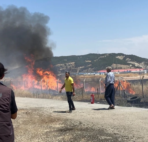 Vatandaşların erken müdahalesi konteyner kenti yanmaktan kurtardı
