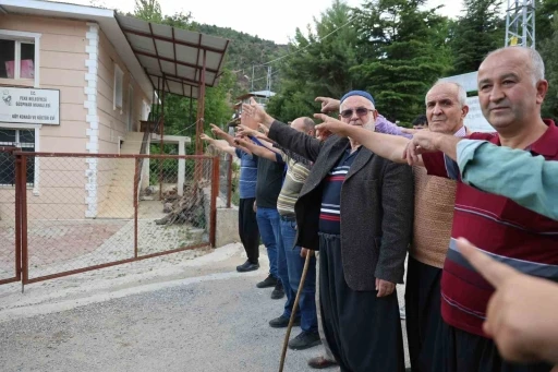 Vatandaşların köy adına alındı sandıkları konak, eski muhtarın çıktı
