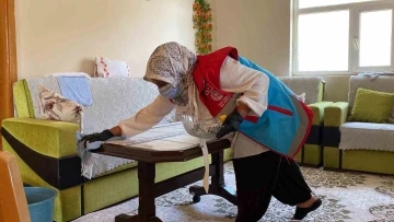 “Vefa” ekibi yaşlı ve hastaların yardımına koşuyor
