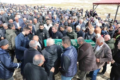 Vefat eden Cemevi Dedesi Eroğlu, son yolculuğuna uğurlandı
