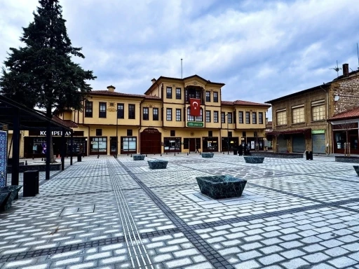 Veli Paşa Hanı &ouml;n&uuml;ndeki meydanın ismi resmileşti
