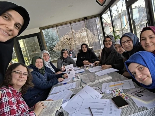 Veliler kitap okuma at&ouml;lyesinde bir araya geldi
