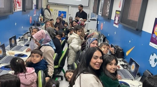 Veliler ve &ouml;ğrenciler kodlama etkinliğinde buluştu
