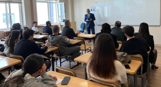 Veteriner Hekim Karanfil öğrencilere deneyimlerini aktardı

