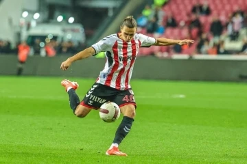 Veysel Bilen: "Taylan&rsquo;a son bir teklif yapıldı, T&uuml;rkiye&rsquo;de oynarsa Samsunspor&rsquo;u tercih edecek"
