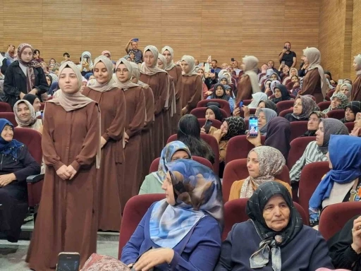 Vezirköprü’de 34 kadın kursiyer hafızlık belgesi aldı
