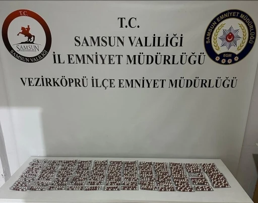 Vezirköprü’de araçta bin 308 adet uyuşturucu hap ele geçirildi
