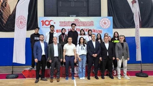 Vezirk&ouml;pr&uuml;&rsquo;de liseliler m&uuml;nazarada yarıştı
